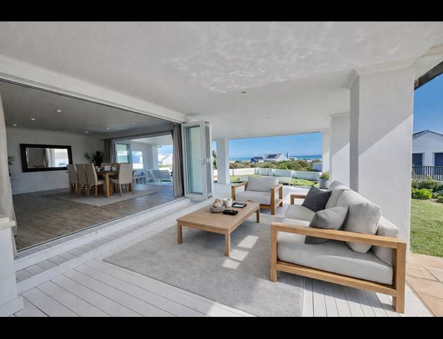 5 BEDROOM HOUSE FOR SALE IN GROTTO BAY